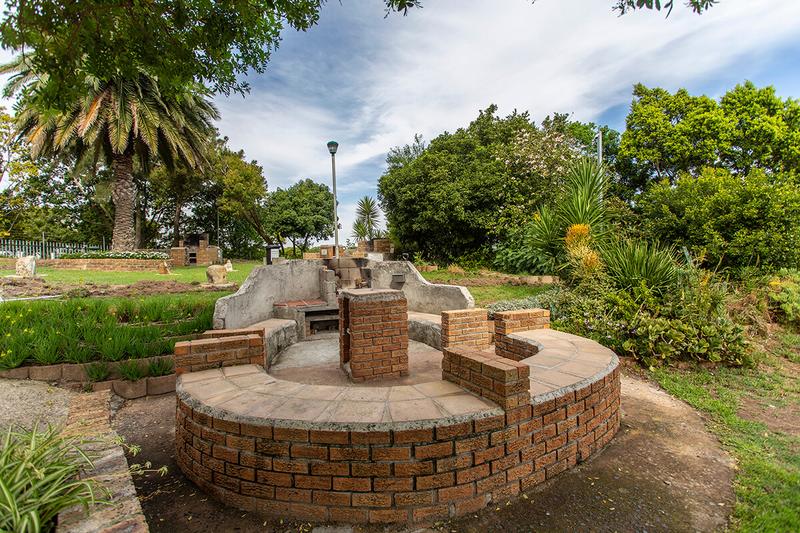 2 Bedroom Property for Sale in Loevenstein Western Cape